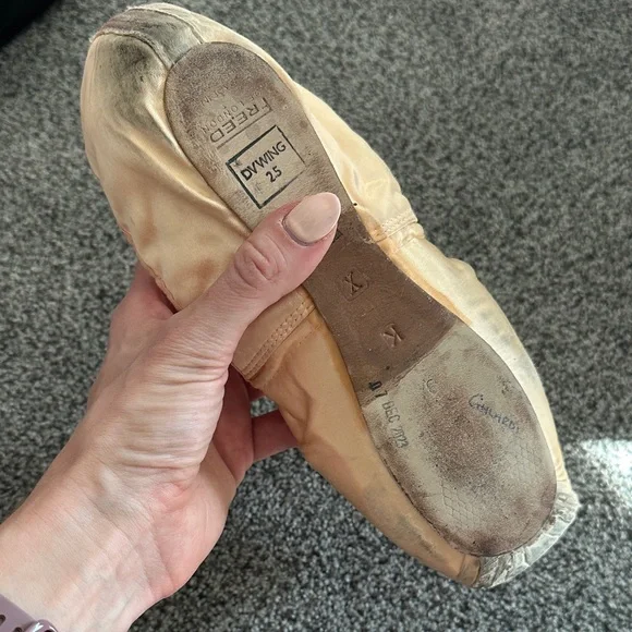 2 pair used Ballet Pointe Shoes - Picture 2 of 4